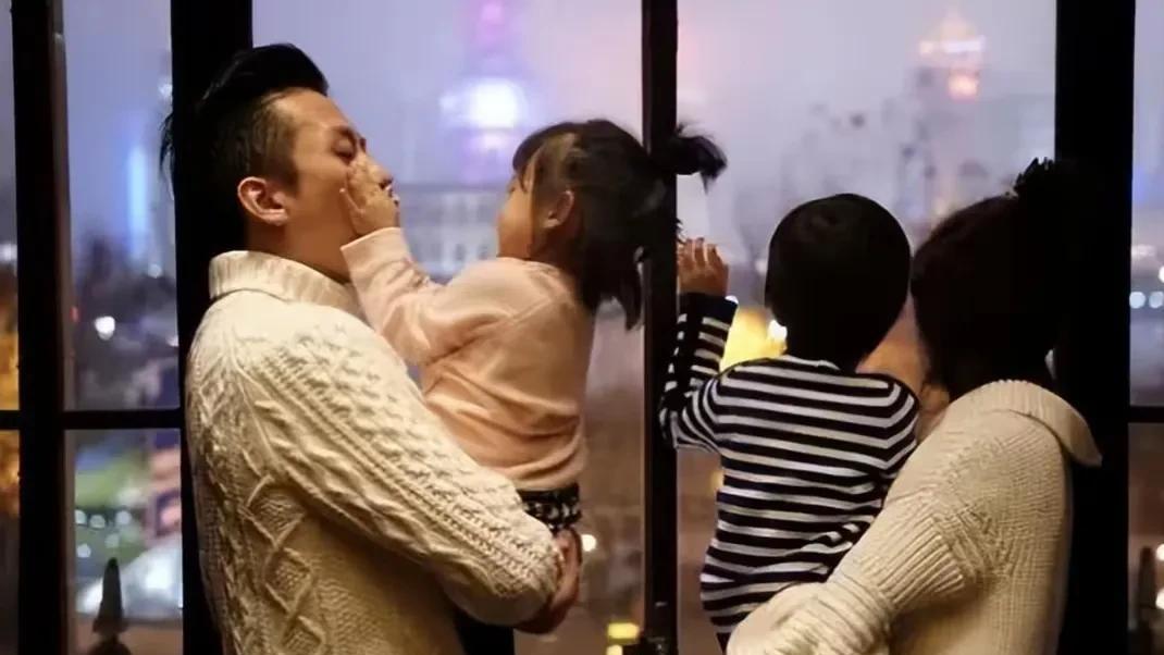 邓超隐藏身份曝光！早已不再是演员了，难怪孙俪会这么死心塌地
