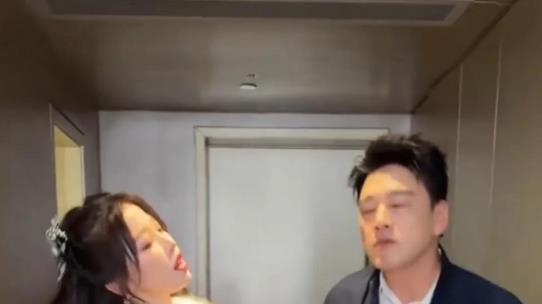 笑喷！虞书欣和舅舅时隔5年斗舞 网友：没有感情 全是胜负欲哈哈～