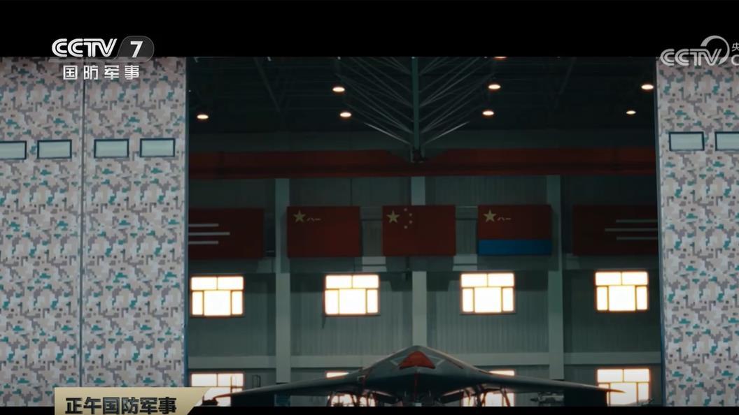 玄龙是给歼-20踹门的？