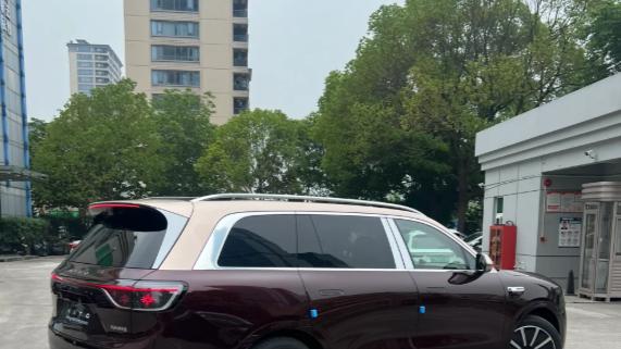 半年卖6.25万辆！华为问界M9平均成交价55万，成为唯一不打折神车