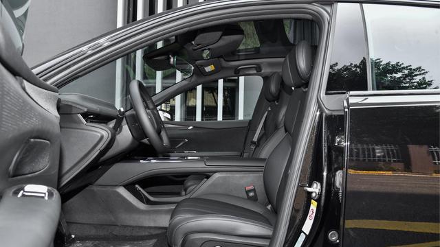 15万级全能座驾！深蓝L07深度试驾，科技感与实用性并存