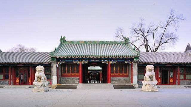 奕劻非近支宗室封个贝勒已是极限，为何还能混上一个铁帽子王？