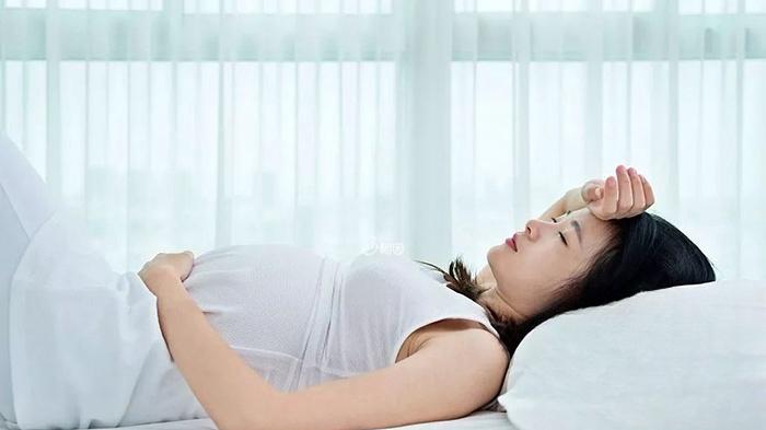 怀女宝平躺肚子什么样？附生男生女孕肚图片对比