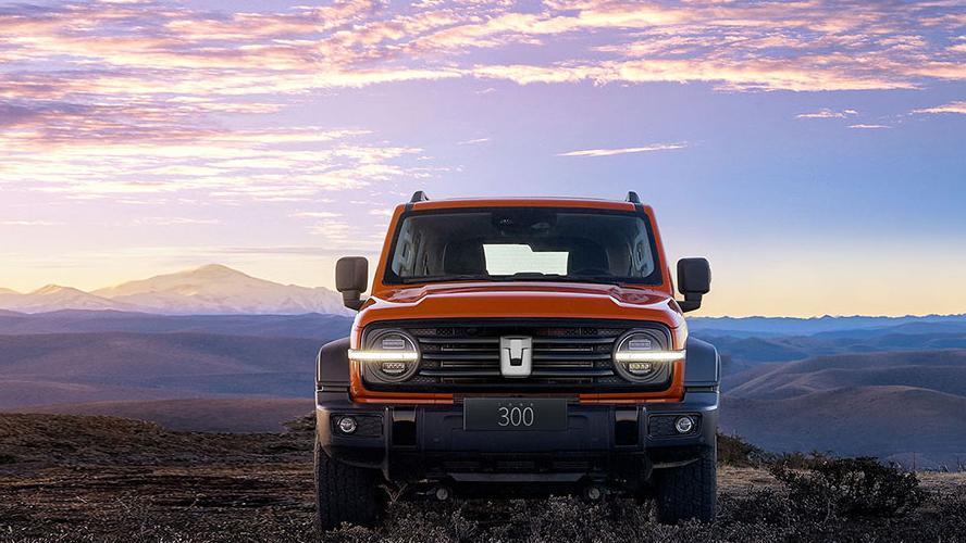 实测网红硬派越野车，2.0T涡轮配17英寸HT胎，坦克300实图曝光