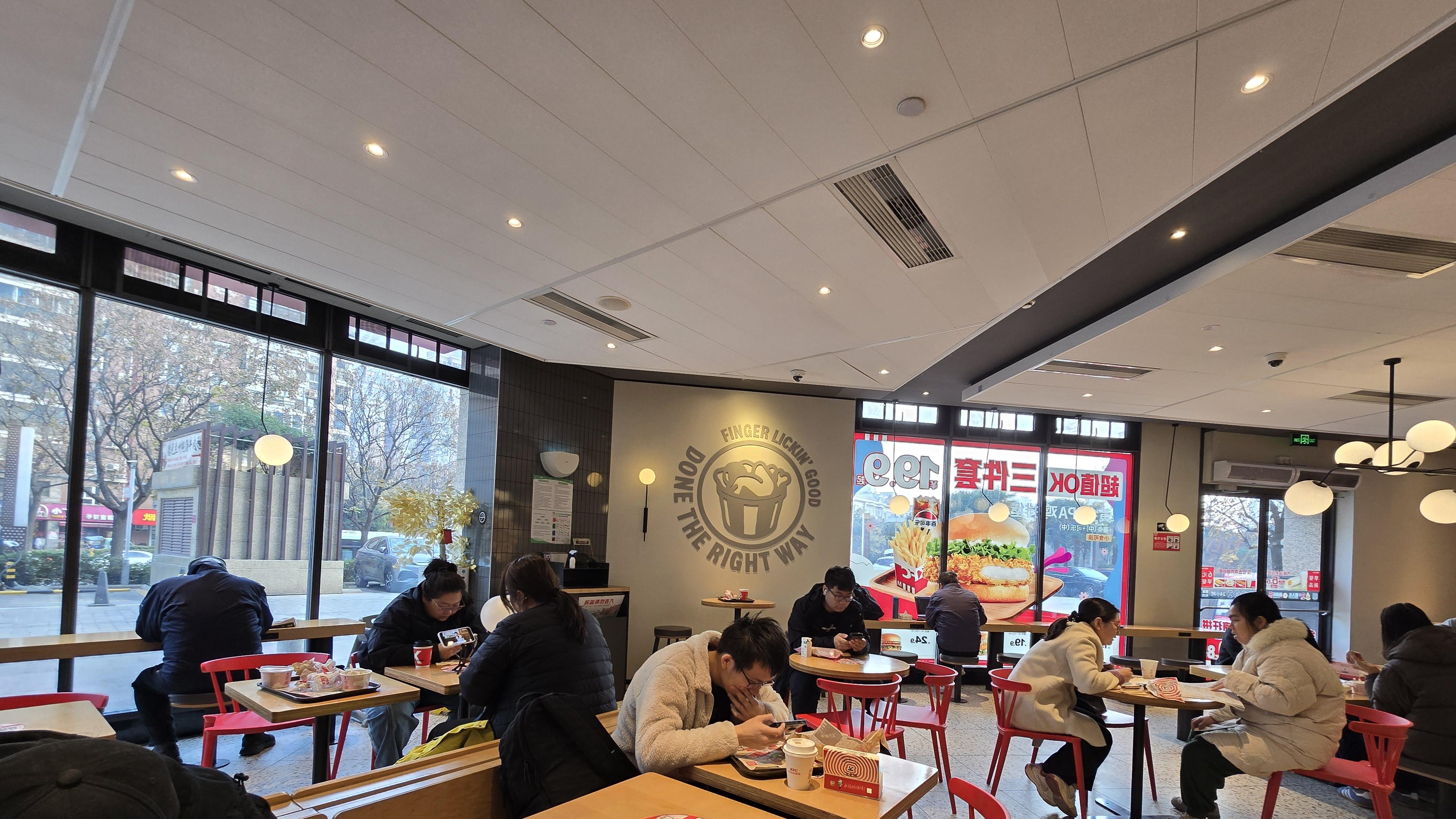 非饭点餐厅年轻人：失业、自由背后藏着新希望！