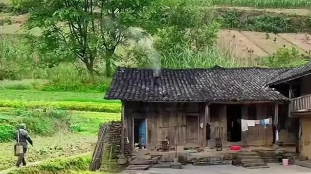 为2分钱一盒火柴动刀杀人，杀人一名知青跑了，另两人成了冤大头