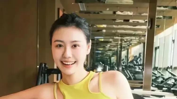 泳坛女神颜值Battle！刘湘这身材鲨疯了？张雨霏粉丝坐不住了