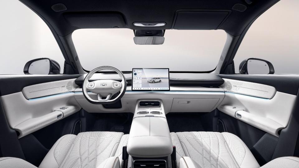 ?刚上市就一炮而红！续航1400公里完胜理想L6，20万档次仅售12万多