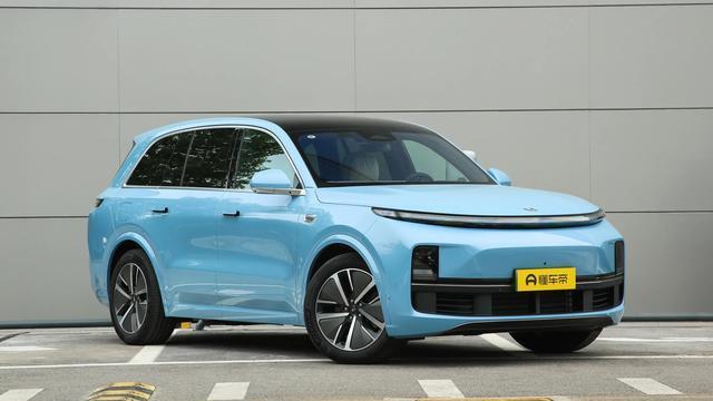 理想L8智能焕新版官图发布，新配色5月8日上市，现款起售价32.18万元