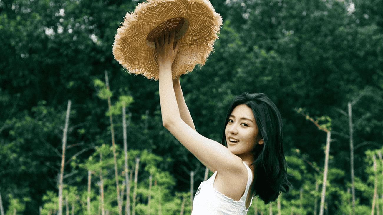 35 岁销售与 27 岁女客户助理，在商场，情感擦出火花