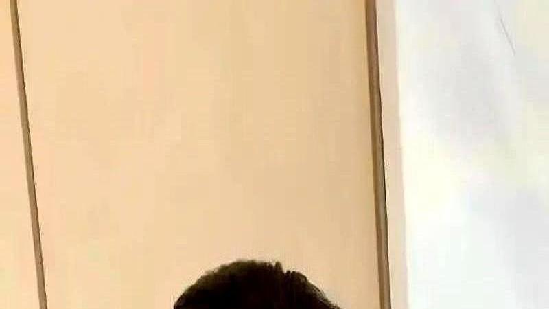 大S深夜ICU病房守护女儿



大S，一个被豪门光环笼罩的女人，最近ICU里的