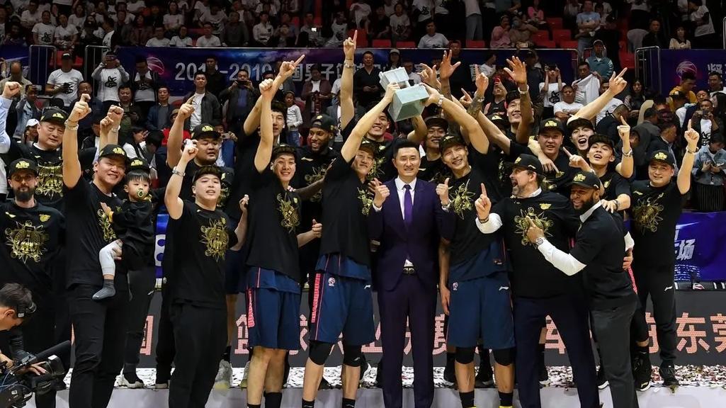 广东2消息！萨姆纳亲自回应加盟宏远，二飞圆梦上任主教练