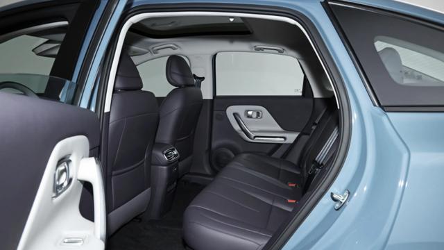 年轻人预算10万买纯电车，月销量超1万的零跑B01有什么看头？