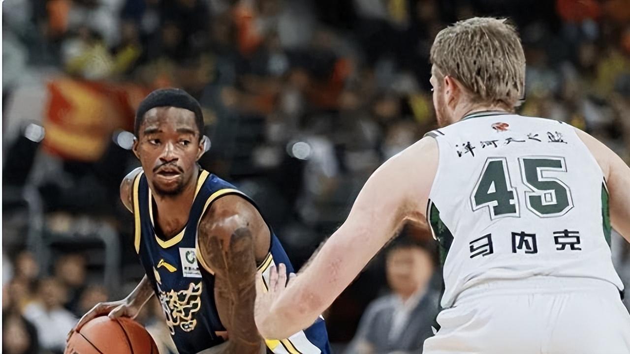 广东加时险胜同曦，一人完美首秀，两人令杜锋极为不满