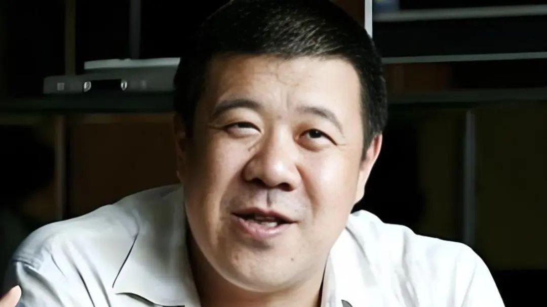 两任妻子离开秦卫东，患病又暴瘦！这个干过门卫的演员差点被酗酒毁了