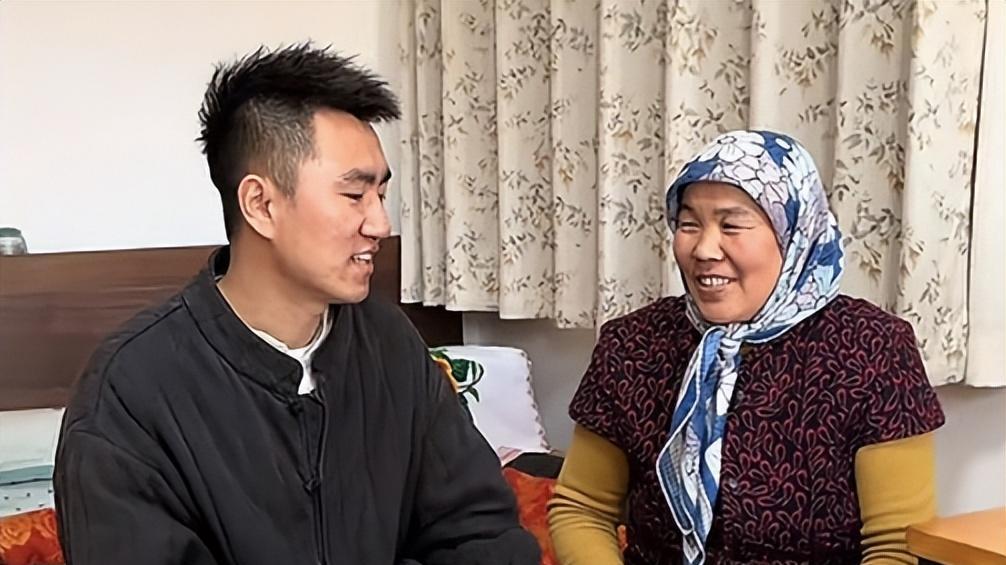 穆萨母子议论梅梅，蜡笔燕爸爸当初的劝阻如今看来多么明智？