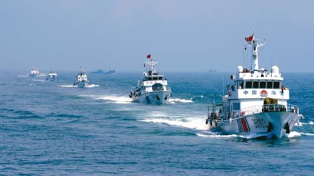 好一个双管齐下！辽宁舰刚逼退日舰，钓鱼岛又现神秘船影