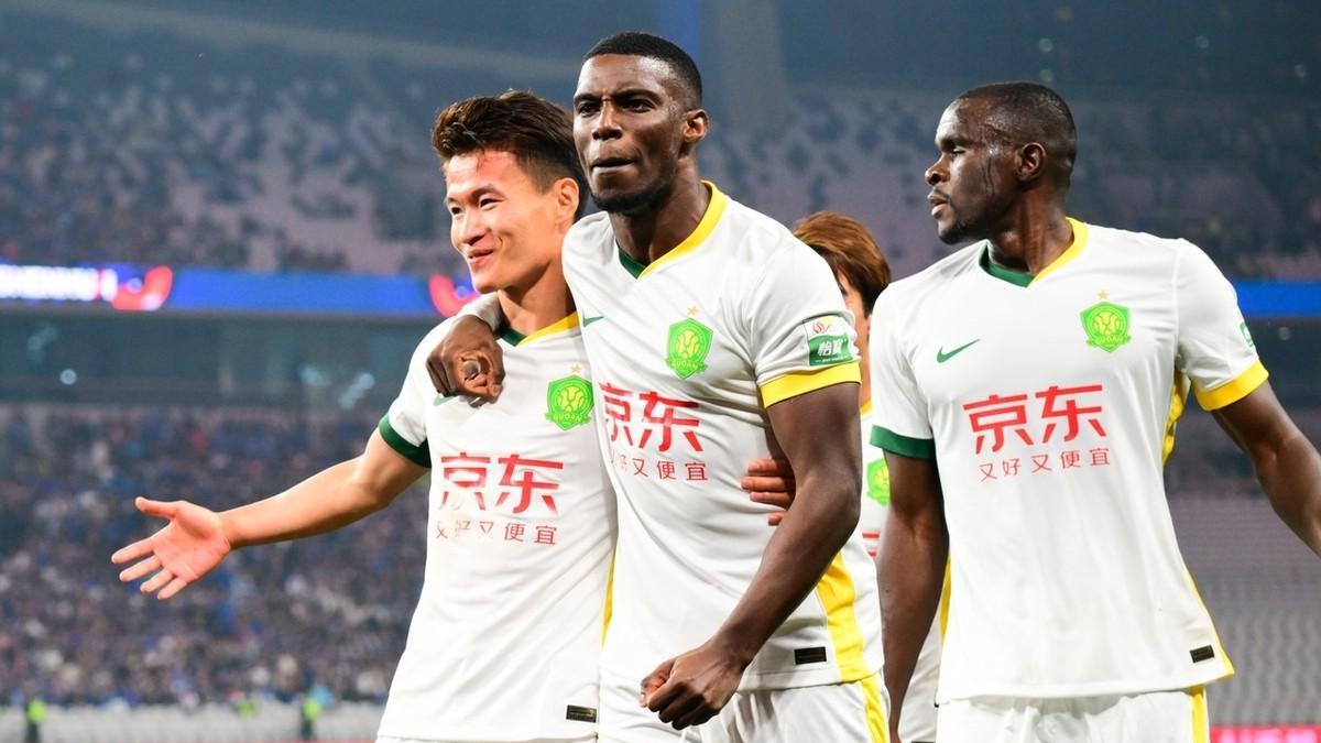 中超点球+红牌！北京国安队2-2绝平上海申花队！与泰山队同积4分