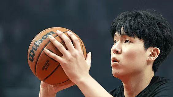 杨瀚森NBA生涯首次连两场0分：替补62秒1中0仅1篮板 陷得分荒