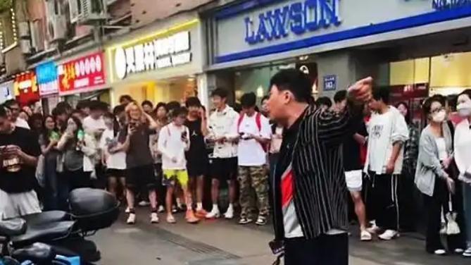 现场抓奸！长沙快递小哥亲睹女友出轨现场，知情者透露狗血内幕