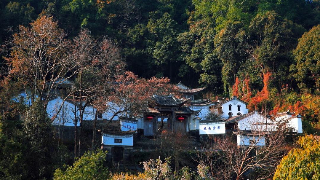 国内唯一火山与温泉并存的小城，比昆明舒服5倍，物价低得过分，住几天治愈慢生活！