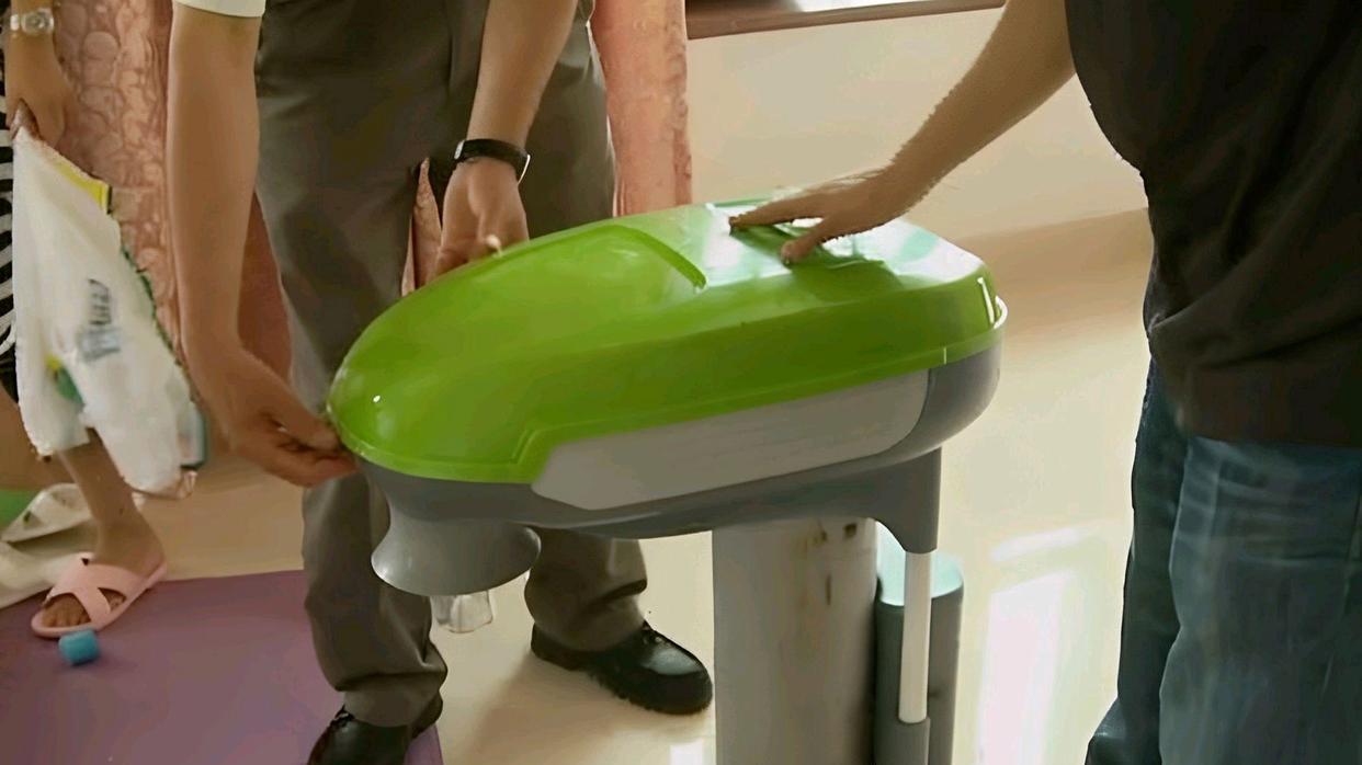 2011年，上海一男子发明了一款灭蚊器，专门针对母蚊子