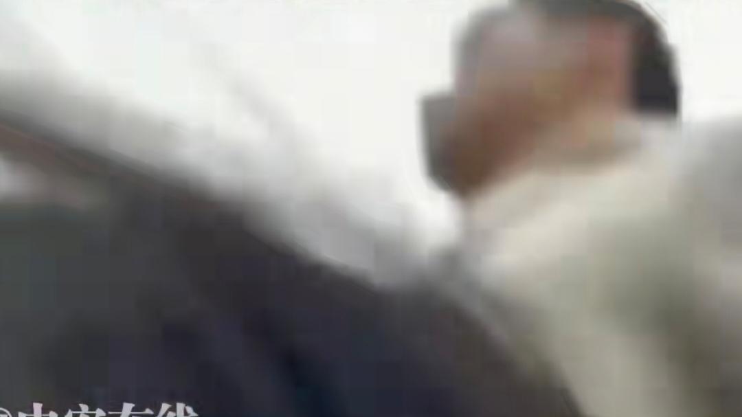 炸裂！女子在医院抓到老公带小三产检，正脸曝光，身份被扒不简单