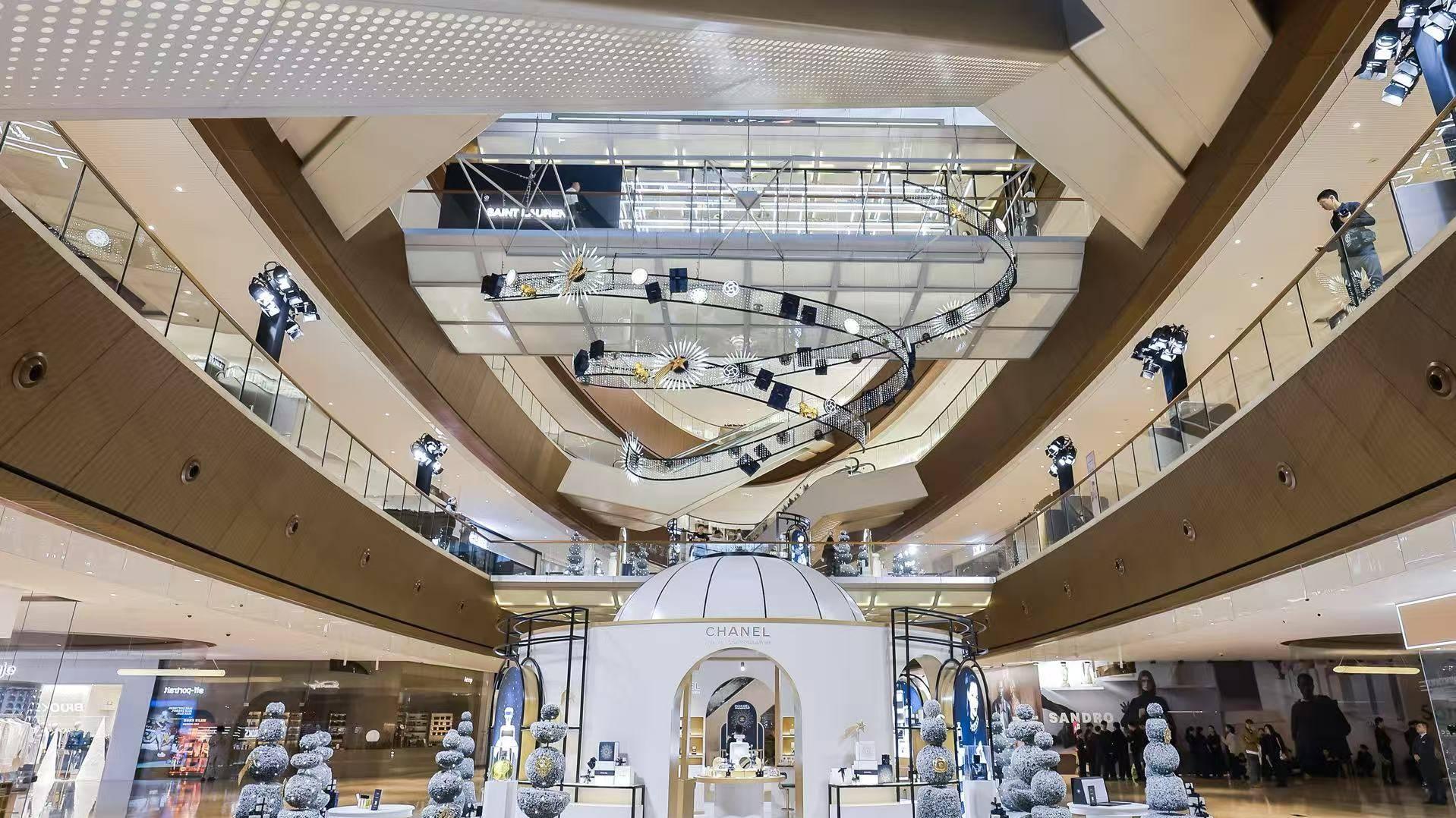 将星空私有化：香奈儿2025节日彩妆与香水系列在广州太古汇的叙事实验