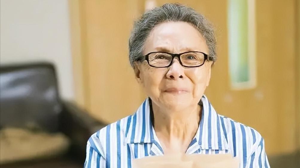 86岁吴彦姝买不起房，片酬交给经纪人打理，独居12年，不管儿孙事