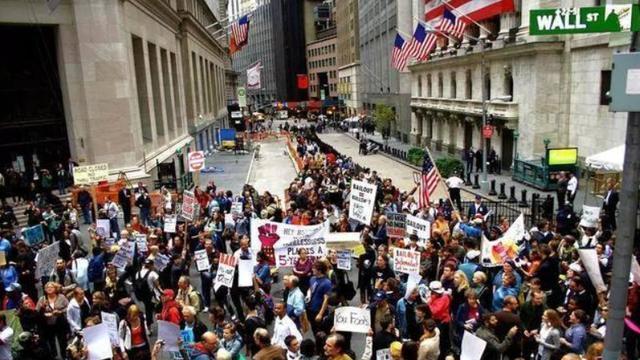 美国人眼中的“内鬼总统”，卸任了12年还在被骂，他做错了什么？