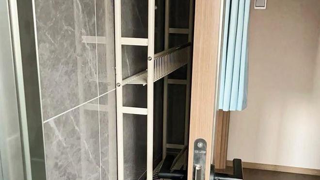 还得是年轻人：如此小缝隙也不放过，空间利用到极致，干净又整齐