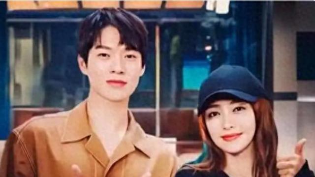 秦岚魏大勋与宋佳聚会，魏大勋爸爸开车来接，秦岚获魏家人认可