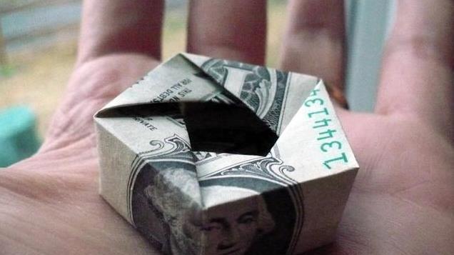 一次性纸杯1280美元一个，马斯克捅了多大的马蜂窝？