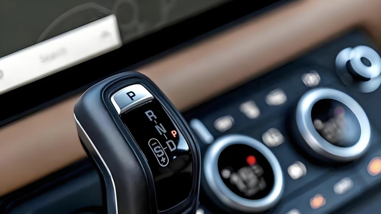 小号版“路虎卫士”，EMA架构平台，全铝车身+差速锁+全地形反馈