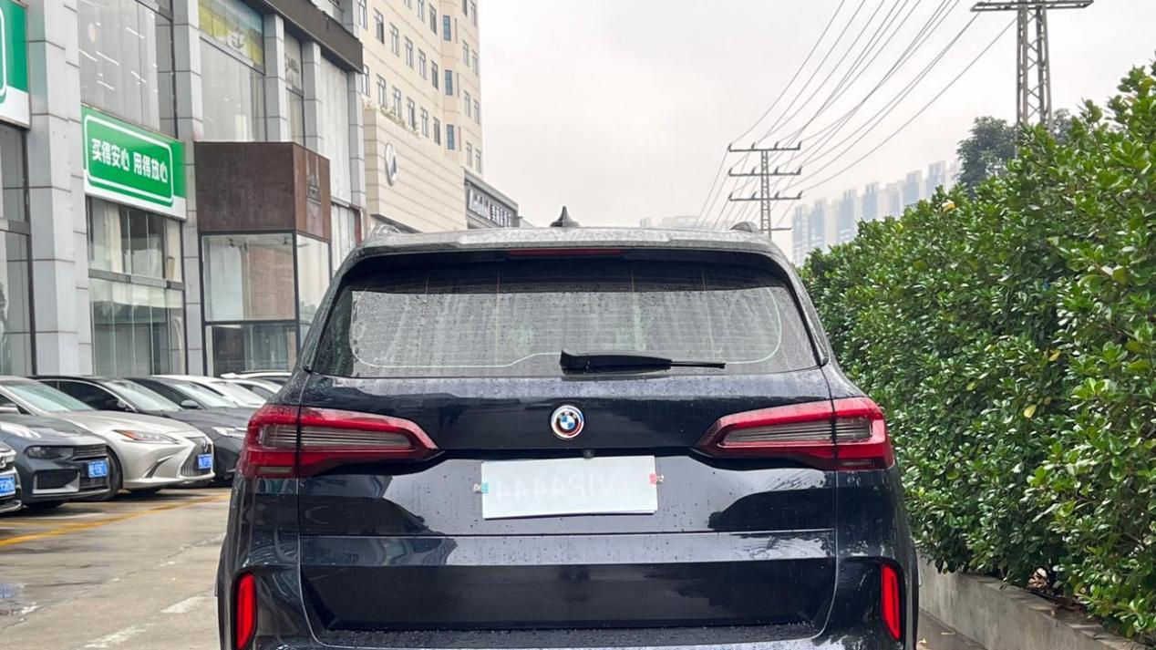 2021款宝马X5，曾经的操控王者，如今价格更亲民？