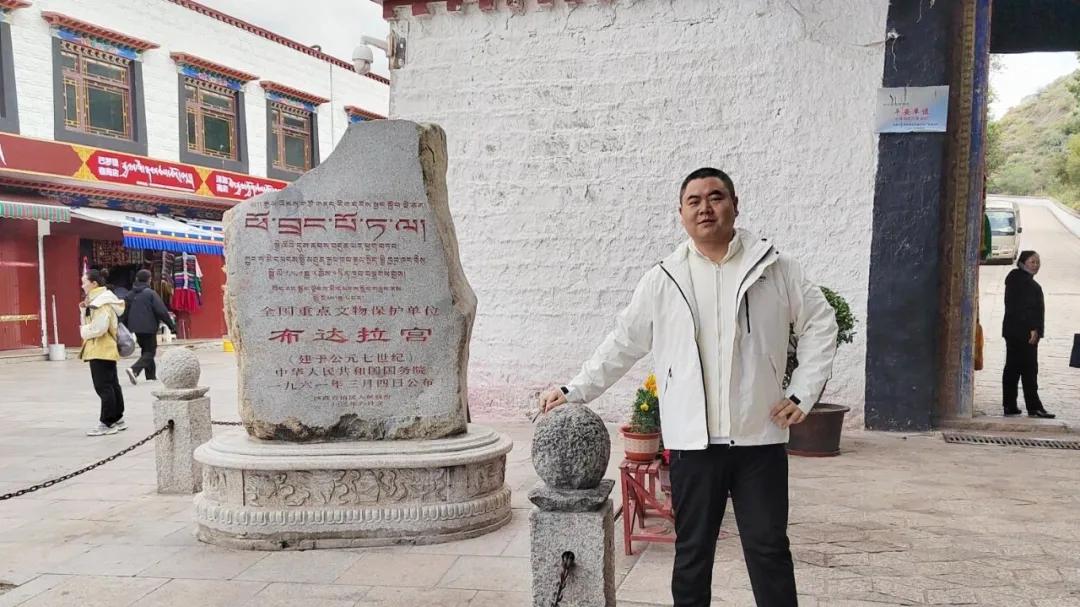 拉萨市：走进布达拉宫