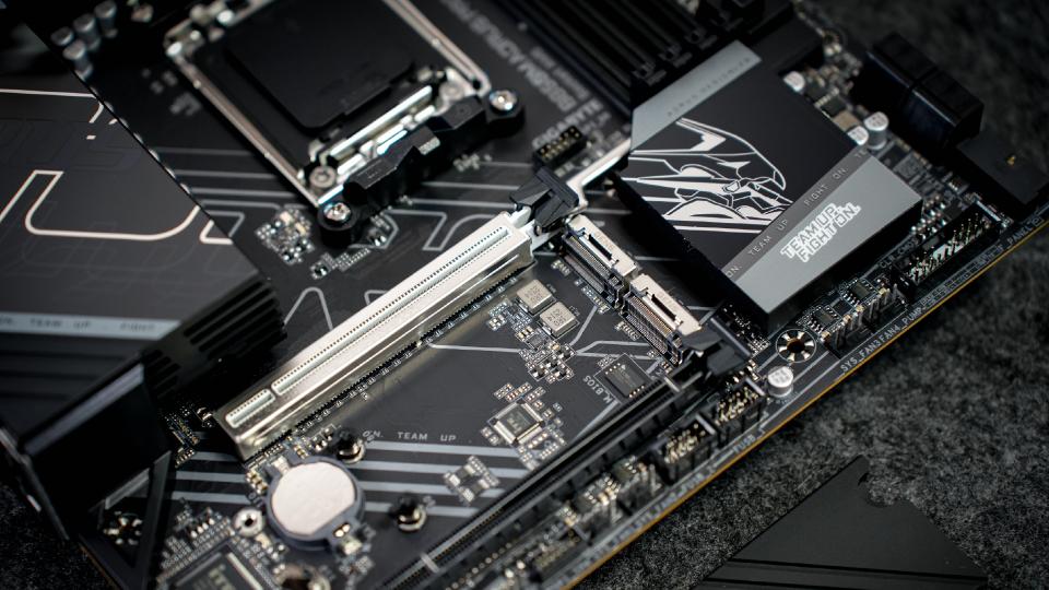 等等党输了！囤内存打造9800X3D+RTX 5060Ti主机，性价比超高