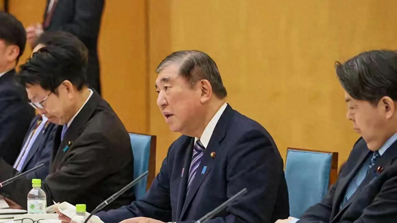 美国霸权的黄昏：纸老虎还能撑多久？美元危机或成压垮骆驼的最后一根稻草