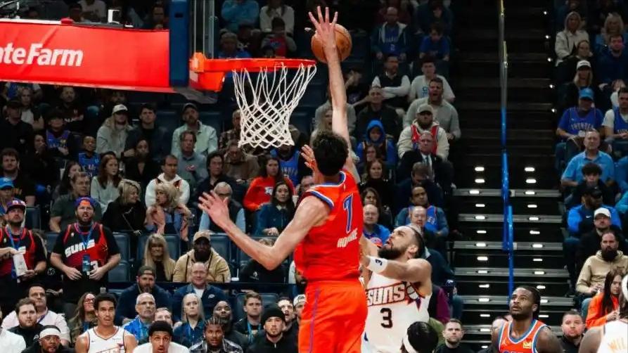 67+15+15！三巨头造49分惨案！24胜1负太离谱，湖人旧将成遮羞布