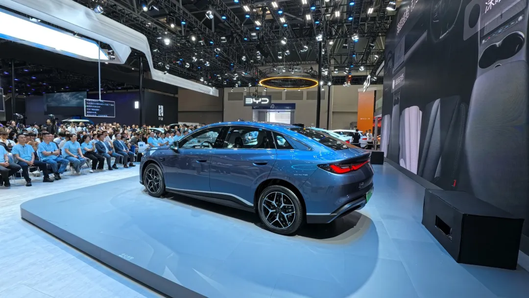 十万出头带主动悬架？比亚迪海豹06EV开卷家用纯电轿跑