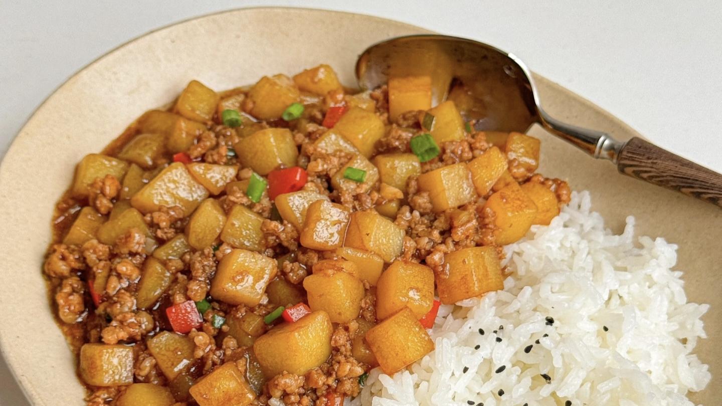 土豆肉沫盖饭：打工人下班5分钟搞定的神仙下饭菜！