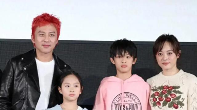 孙俪晒与母亲合照，孙妈妈好年轻漂亮面相变柔和，母女同框像姐俩