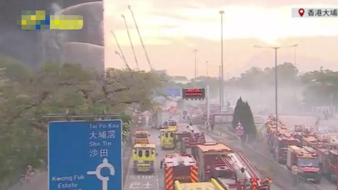 香港大埔火灾的惊魂一夜：烈焰吞噬七栋楼，市民守望渡难关