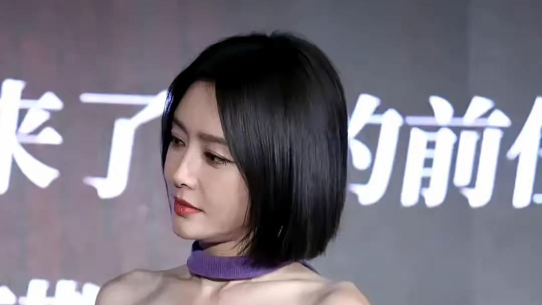 活久见！44岁秦岚也玩起了裤里丝: 韵味十足