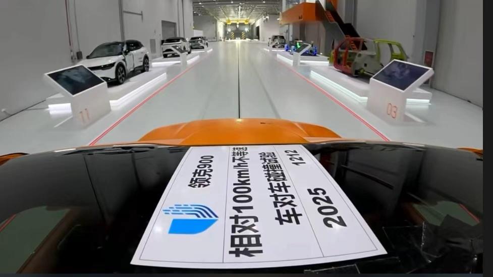 全网直播！领克900硬核挑战“相对100km/h不等速车对车碰撞”