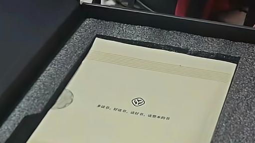 江苏一男子花3293.83元网购的电脑显卡，到货后，出于谨慎录了开箱视频，打开一看竟是2本书，男子惊