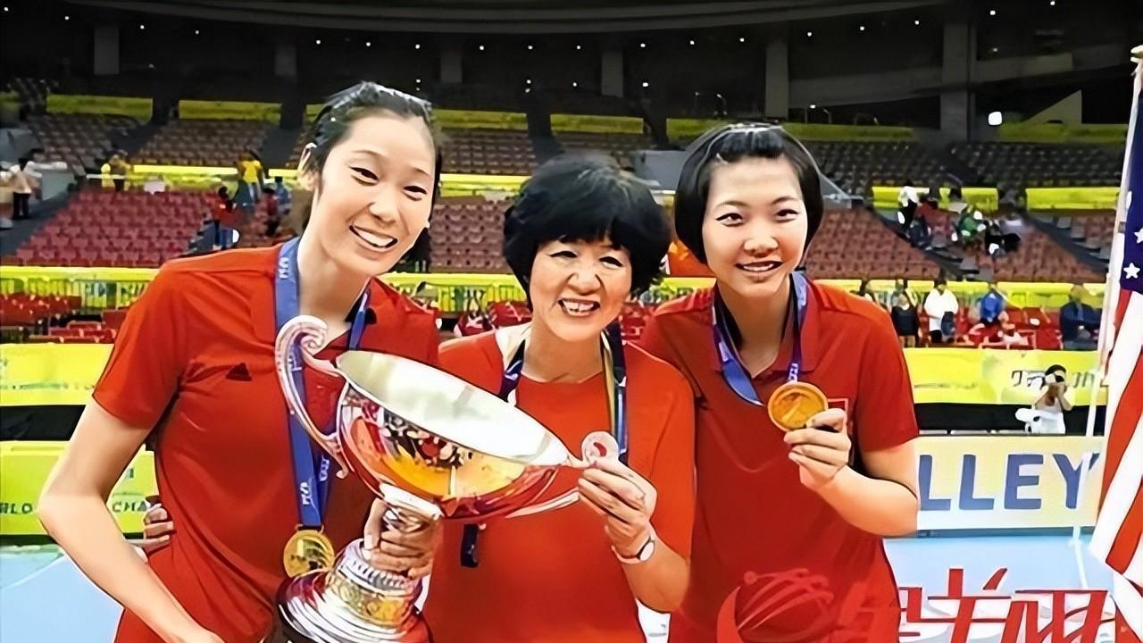 2025中国女排主帅悬而未决：选帅标准引争议，郎平施海荣呼声高