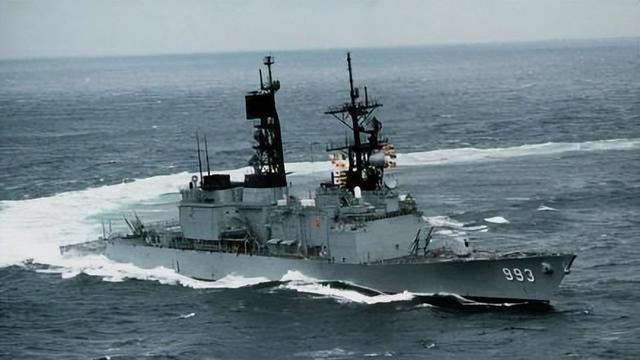 突发！一场大火，台军9000吨级驱逐舰被烧，战舰被浓烟笼罩