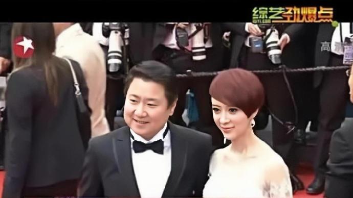 血亏8个亿，总裁夫人也坐不住了！金巧巧放下身段复出，真急了？