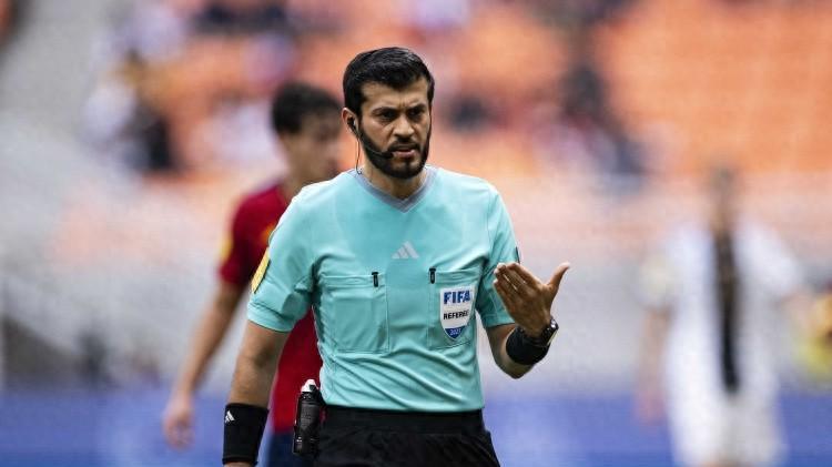 胜率100%！国足在阿联酋主裁奥马尔执法下2战全胜 还曾给国足点球